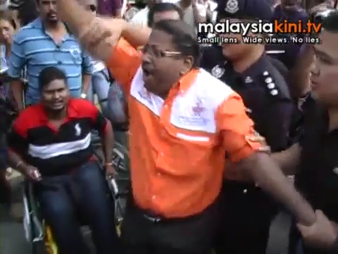 Hindraf_anti_Umno_racism_rally___Jayadass_arrested.flv_000090600
